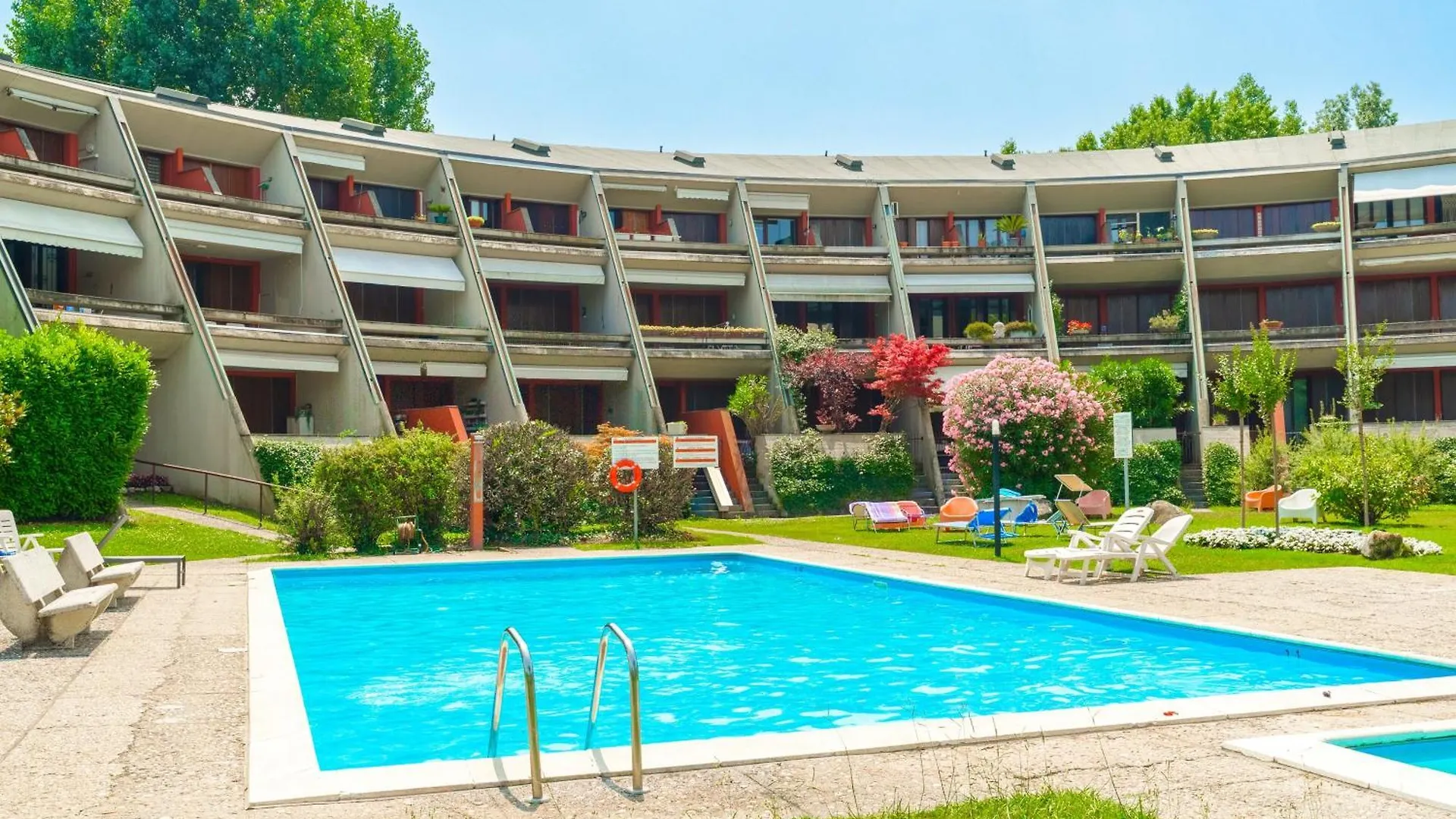 Arena Sul Lago & Piscina Ντεζεντσάνο ντελ Γκάρντα